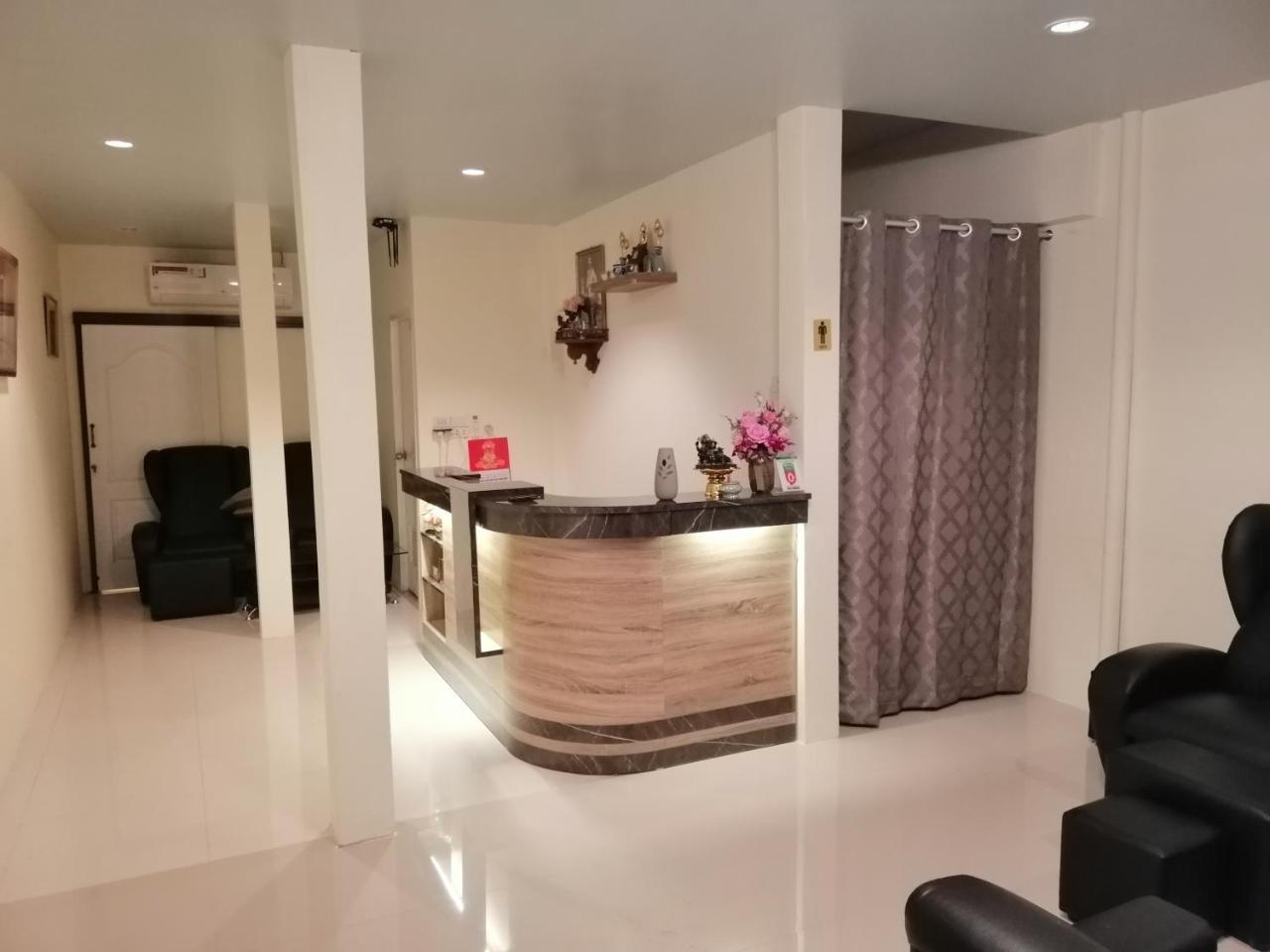 The Baan Nathong Hostel Bangkok Exterior photo