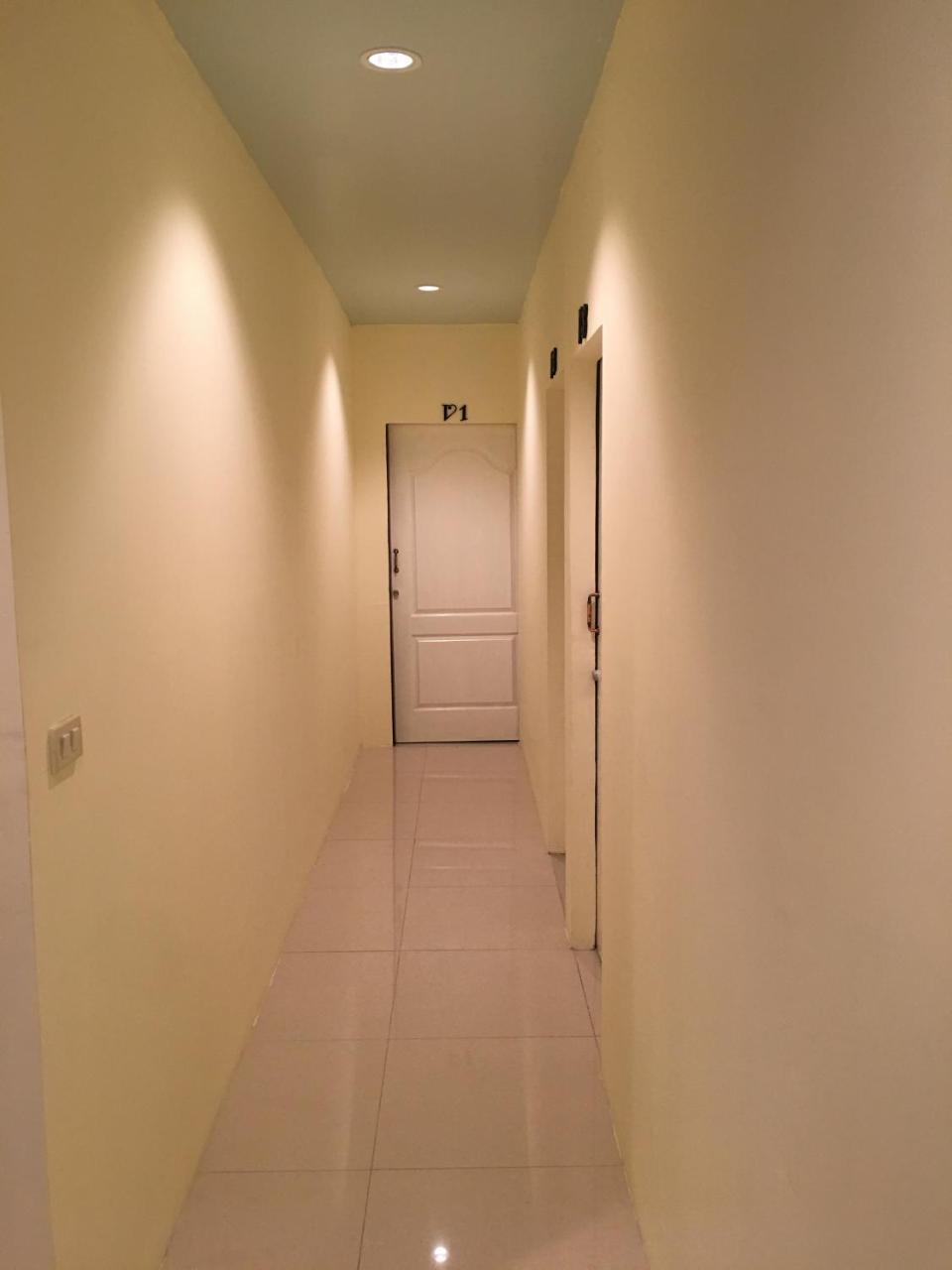 The Baan Nathong Hostel Bangkok Exterior photo