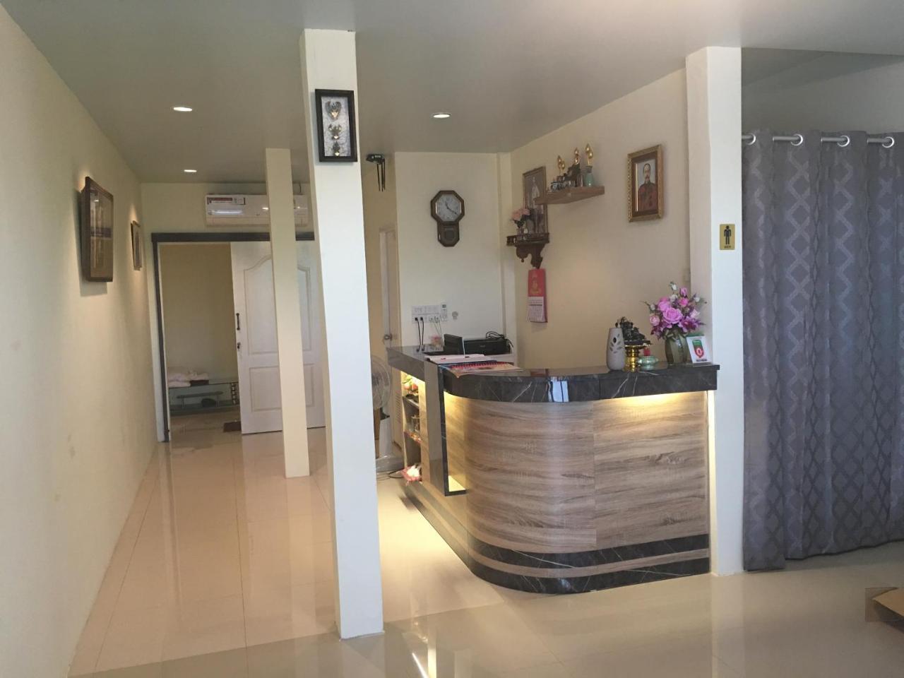 The Baan Nathong Hostel Bangkok Exterior photo