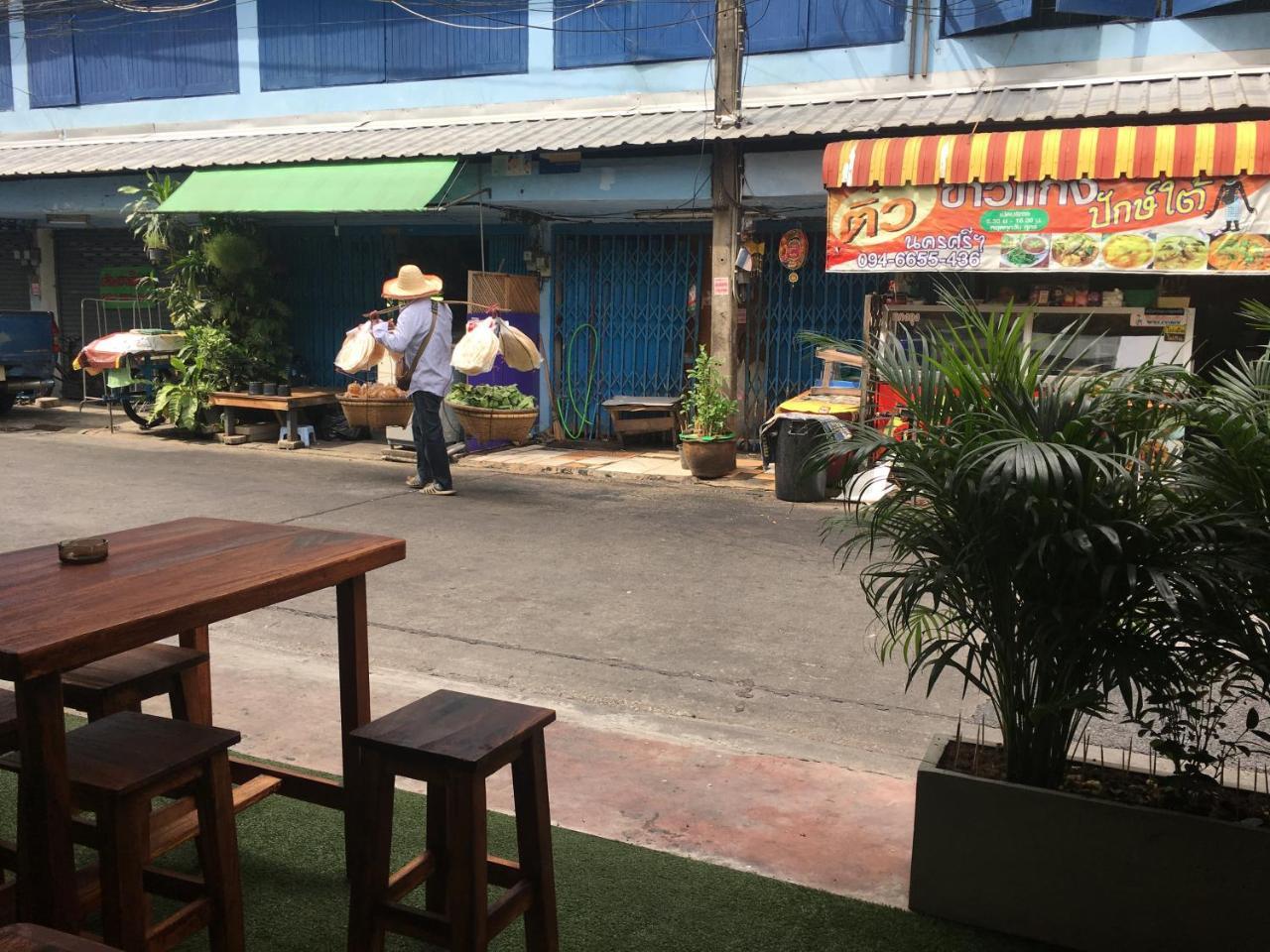 The Baan Nathong Hostel Bangkok Exterior photo